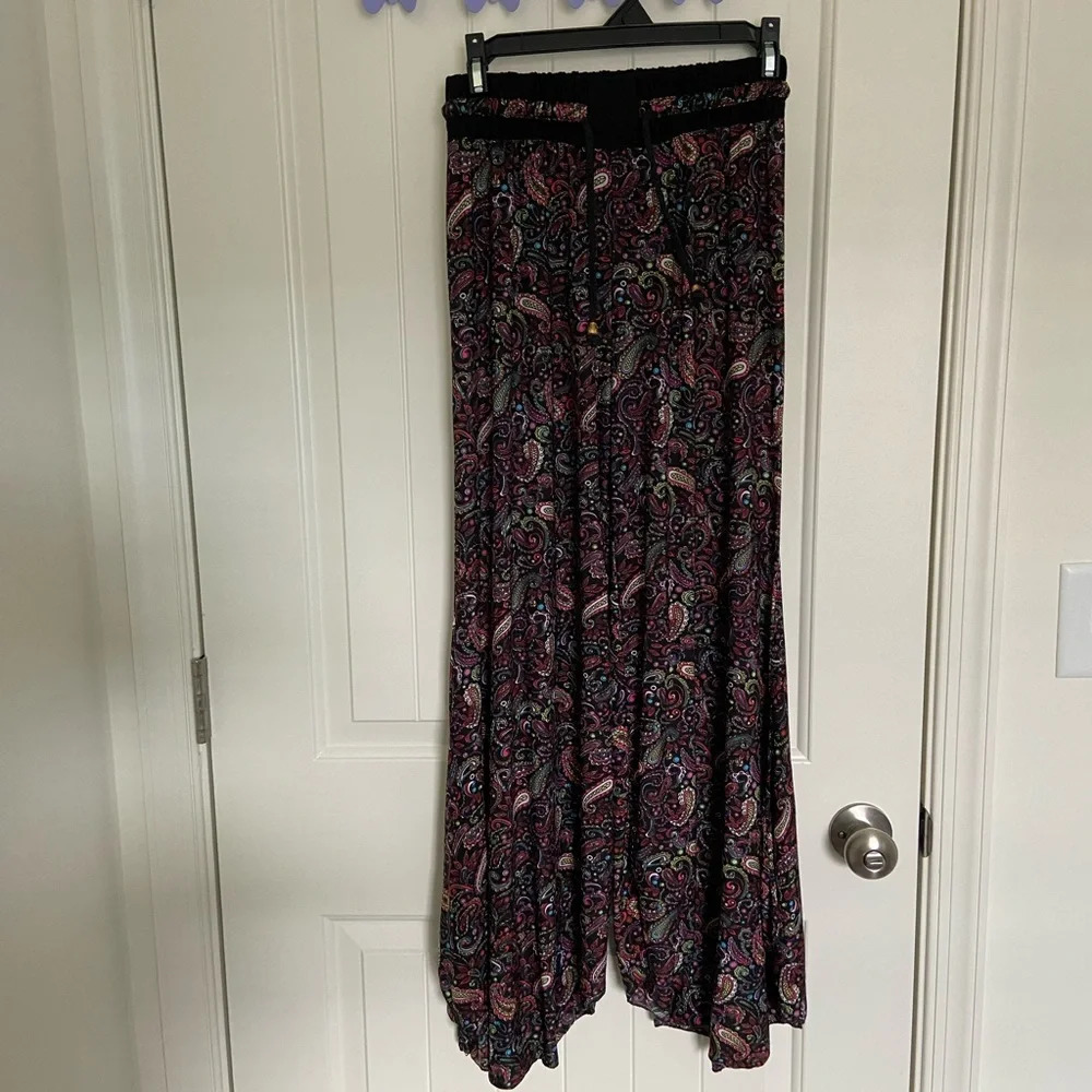 Women’s casual paisley patterned flare pants — XS